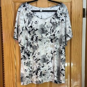 Croft & Barrow Gray Graphic Short Sleeve Blouse